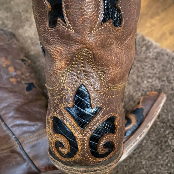 Corral Western Boots.  Beautiful black cutouts. - Picture 4 of 13